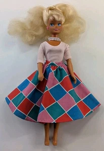 Sindy Doll 1988 in Vintage Jumping Jive Skirt - Picture 1 of 23