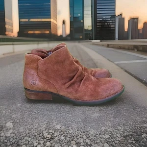✅Born Adalee Womens 10M Brown Suede Side Zip Ankle Bootie Round Toe Comfort Boot - Picture 1 of 13