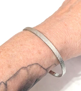 Brazalete espaciador vintage Trifari tono plata cepillado bn2 - Imagen 1 de 6