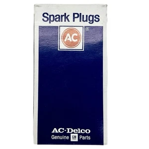 NEW AC Delco Spark Plugs R44TS 5613956 NOS 8 New Spark Plugs In The Box. - Bild 1 von 2