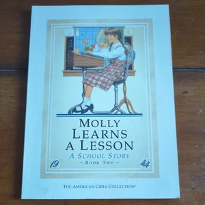 American Girl Doll Book: Molly Learns A Lesson: A School Story (Paperback) - Bild 1 von 5