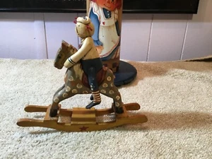 Juguete caballo mecedor Raggedy Andy de colección alrededor del año 2000 firmado Debbie Grooms todo madera - Imagen 1 de 24