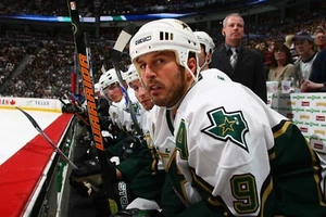 Mike Modano Dallas Stars UNSIGNED 8x10 Photo (A) - Picture 1 of 1