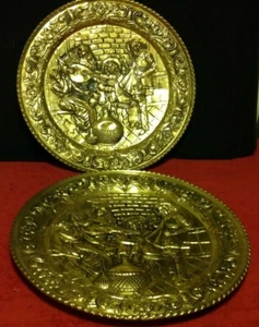 Pair Vintage Embossed Hammered Brass Wall Hanging Plate Musicians Pub Tavern Art - Picture 1 of 10
