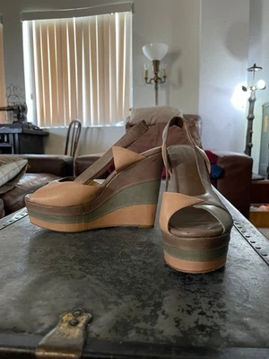 Cuña de cuero alta de bloques de color vintage moderna de décadas en talla 9,5 Foto 1 de 4