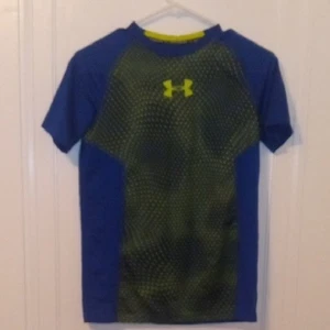 boys Youth XL Under Armour Blue and Green T-Shirt - Picture 1 of 3