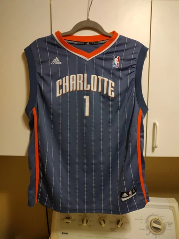 Adidas NBA #1 Charlotte Hornets Kemba Walker Jersey Sz Youth X Large Cover