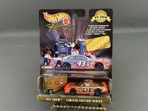 Hot Wheels Racing Pit Crew 1998 John Andretti #43 STP Grand Prix Gold 1/64 NIB - Picture 1 of 10