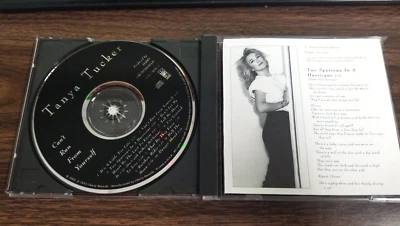 TANYA TUCKER 1992 LIBERT RECORDS "CAN'T RUN FROM YOURSELF" MUSIC DVD/CD - Imagem 1 de 4