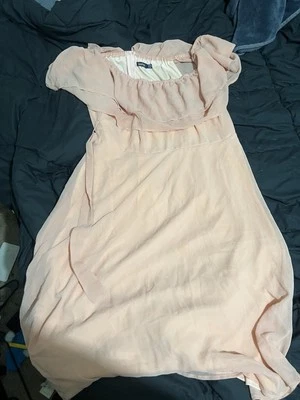 Vestido Boohoo Crema Talla US 18 Talla Grande Solo Usado Una Vez Foto 1 de 3