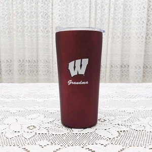 Nuevo vaso Grandma UW Madison rojo Wisconsin Badgers taza de viaje caliente o fría - Imagen 1 de 9