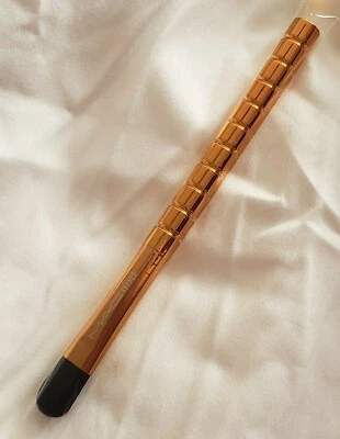 Cepillo corrector Mac Shiny Pretty Things 481SES - nuevo en plástico (sin caja) - dorado Foto 1 de 3