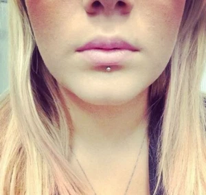 16g MÁS CORTO 6mm con PEQUEÑO LABRET DE ACERO QUIRÚRGICO BOLA DE 3MM. - Imagen 1 de 1