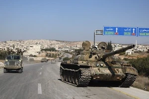 Momento histórico de la guerra civil siria conflicto sirio - Foto impresa brillante 5x7 - Imagen 1 de 1