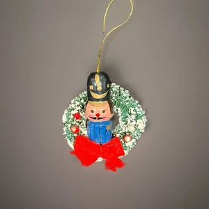 VINTAGE Flaschenbürste Kranz Ornament mit Nussknacker Soldat Nostalgie - Taiwan 2,5" - Bild 1 von 6