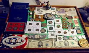 Junk Drawer Estate US Coins Error Silver Currency Medals & Other Lot 100+ Pieces - Bild 1 von 24