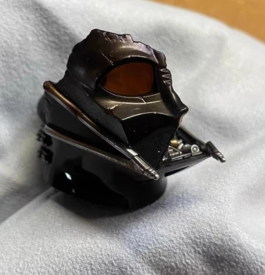 Damaged Helmet Figure Hot Toys Star Wars Darth Vader Battle Damaged 1/6 HT DX45B - Image 1 of 4