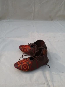 Medieval shoes Leather lace-up shoes Embroidered footwear Renaissance style shoe - Picture 1 of 5