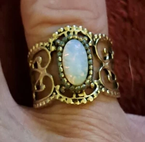 Exquisite Vtg Gold Tone Coventry Split Band Ring Glittery Opal - Type Stone - Picture 1 of 7