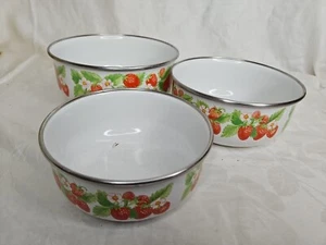 Kobe Kitchen Enamel Metal Mixing Bowls Set Of 3 Strawberry Vintage - Picture 1 of 8