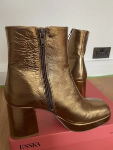 BNWT Esska Gold Sassy Boots Size 5 - Picture 1 of 7
