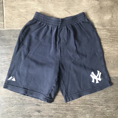 NY Yankees Majestic Boys Shorts Size 4 Navy Blue Cover