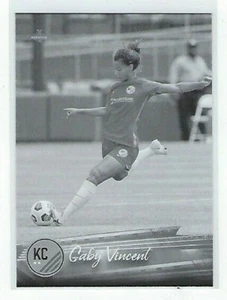 2021 PARKSIDE NWSL VOLUME 2 BIANCO E NERO #105B GABY VINCENT KANSAS CITY - Foto 1 di 1