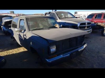 Bomba de dirección asistida usada se adapta a: Ford Bronco II 1987 6 cilindros suspensión estándar Foto 1 de 4