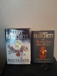 2 Terry Pratchett Hardback Books - Wintersmith & The Amazing Maurice - Picture 1 of 9