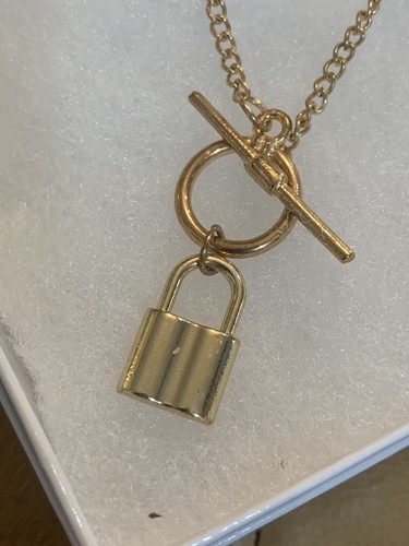 VETEMENTS Collana Delicata Acciaio Inox Lucchetto Colore Oro Ciondolo Charm Gioielli Moda