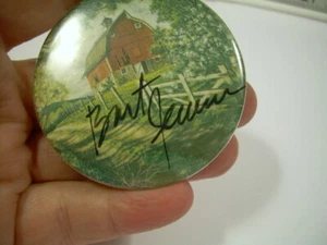 Bart Jerner * Artist * Hand Signed Button Badge * Farm Red Barn Landscape - Picture 1 of 8