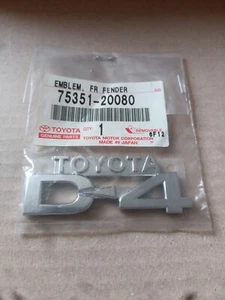 Emblema distintivo originale nuovo TOYOTA D-4 per AVENSIS 1997-2003 VVT-i D-4D SR D4 - Foto 1 di 2
