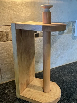 Toallero de papel.   Cocina bajo encimera madera Foto 1 de 4