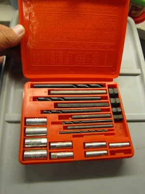 Conjunto extrator de parafuso RIDGID em caixa de ponto azul FALTANDO 4 PEÇAS - Imagem 1 de 4