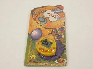 Nuevo Stock Antiguo Dinkie Dino 24 en 1 Blanco RakuRaku Dinokun TK-910 Mascota Virtual - Imagen 1 de 3