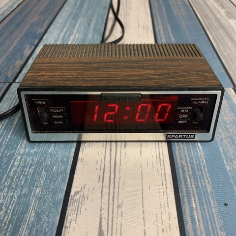 VTG Spartus Comet II Wood Grain Digital Alarm Clock #1122-C4 HONG KONG Big Numbe Cover