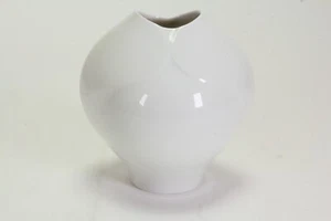 Meissen Porzellan Vase Serie Lotus-Knospe weiß 1. Wahl 12,5cm - Picture 1 of 6