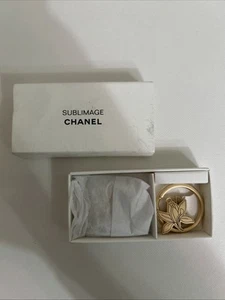 CHANEL WHITE & GOLD CC BRACELET CHARMS MOTIF KEYCHAIN - Picture 1 of 4