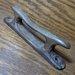 Old Brass Cleat – Hand Forged / Unrestored – Solid Primitive Decor or User - Bild 1 von 13