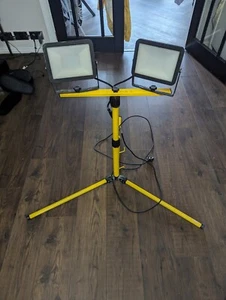 LED work light twin lights with extendable tripod. - Picture 1 of 3