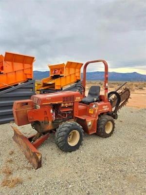 2002 Ditch Witch 3700 4x4 Trencher OROPS # 4271 — 第 1/4 张图片