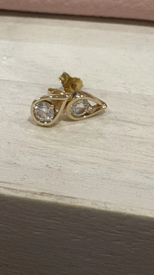 Серьги-гвоздики из желтого золота 14 карат с круглыми лабораторными бриллиантами Pandora Infinite 1 карат - Изображение 1 из 4