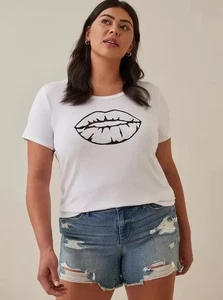 Torrid Top Perfect Tee - Super Soft Iridescent Lips White Size 5 - Bild 1 von 9