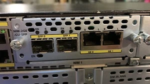 Módulo GE/SFP modo dual Gigabit Ethernet 2 puertos Cisco NIM-2GE-CU-SFP - Imagen 1 de 1