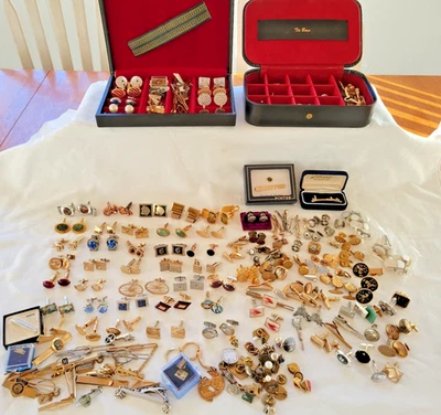 Lote de joyas de colección para hombre 200+ piezas gemelos barras de corbata pasadores Tac 2 estuches de almacenamiento Foto 1 de 4