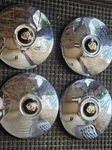 4 Super Hub caps with Gold Enameled Crest. Original from 1959, Porsche 356A/B - Bild 1 von 6