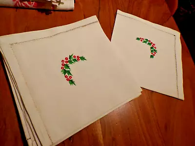 Linge ancien Lot de 8 jolies  Serviettes en lin  blanc avec broderies de houx - Photo 1/4