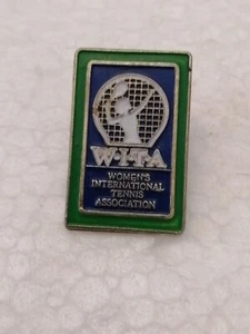 Anstecknadeln Anstecknadel Sport Tennis FÉDÉRATION Damen International Tennis "W. I. Gr. A"  - Bild 1 von 1