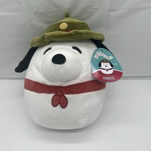 Squishmallow Peanuts 8" Snoopy im Beagle Scout Outfit - Bild 1 von 4