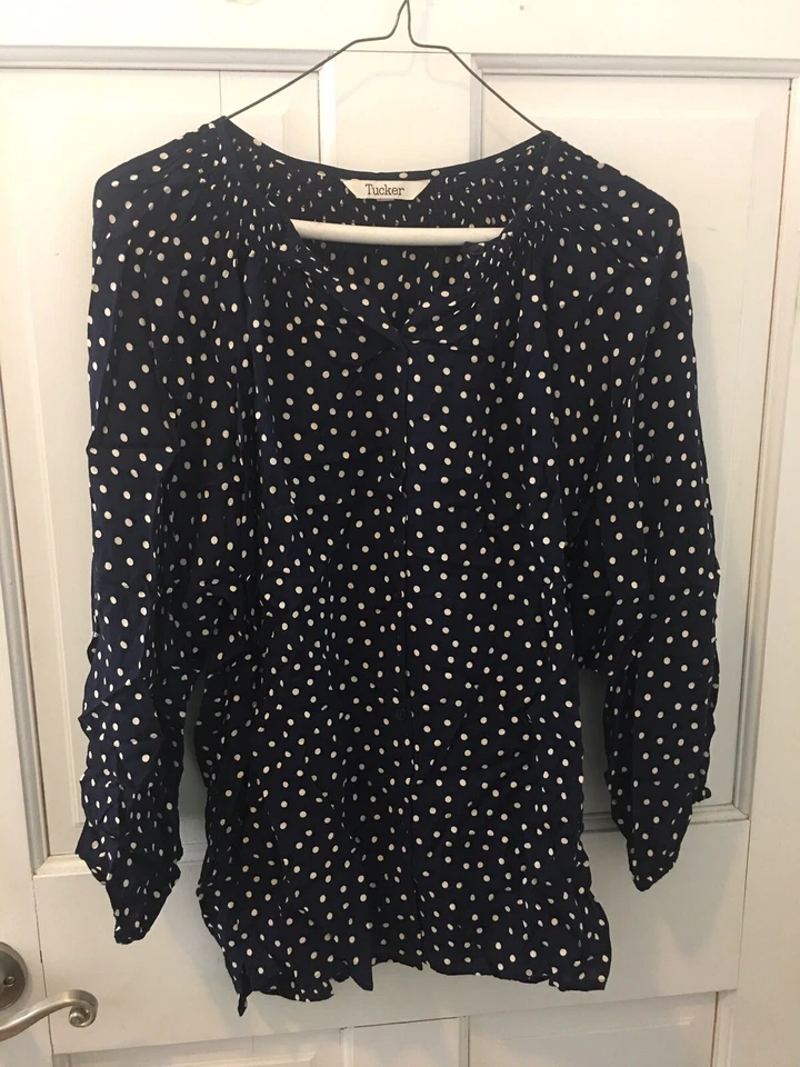 Блузка-такер - большой размер - темно-синяя с узором цвета слоновой кости горошек - Изображение 1 из 4